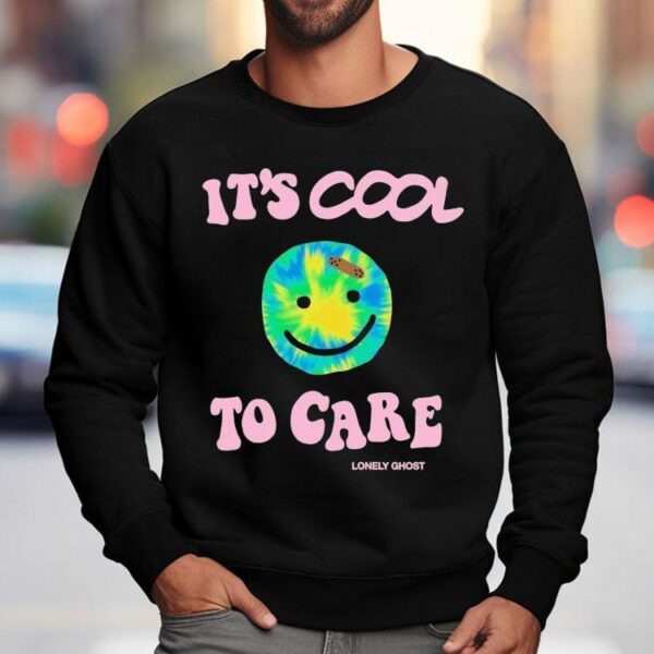 Show your caring side with this trendy smiley graphic t-shirt