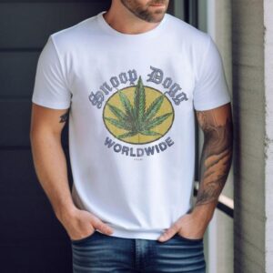 Global weed culture celebrated in this iconic Snoop Dogg t-shirt