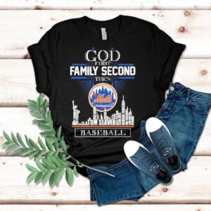 Prioritize Faith Family and Baseball Legends with This Stylish Mets Skyline Tshirt