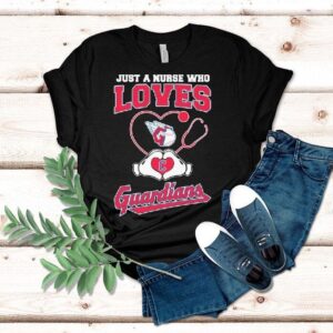 Cleveland Guardians superfan nurse shows team spirit with heart hands t-shirt