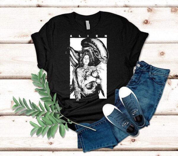 Sigourney Weaver as iconic Ellen Ripley in this cool t-shirt