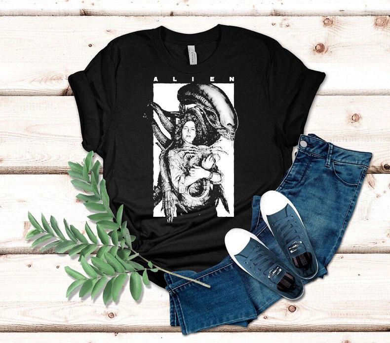 Sigourney Weaver as iconic Ellen Ripley in this cool t-shirt 4 Sigourney Weaver As Iconic Ellen Ripley In This Cool Tshirt
