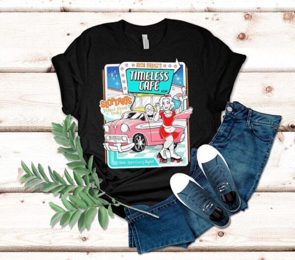 Toni Storms cafe serves fresh tarts nightly on this cool t-shirt