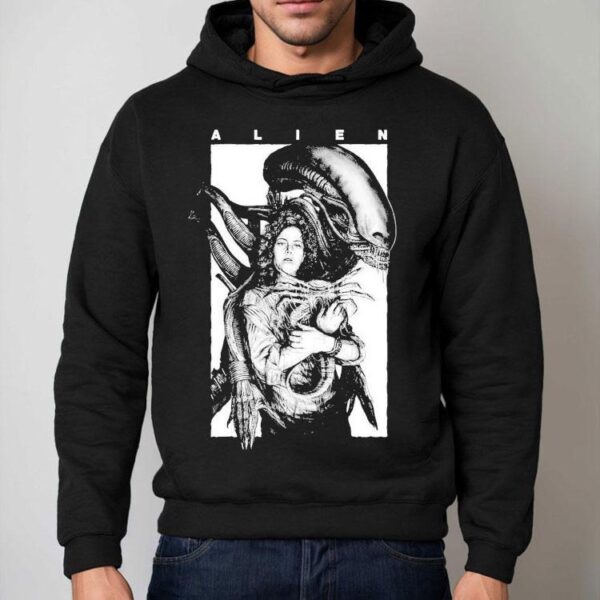 Sigourney Weaver as iconic Ellen Ripley in this cool t-shirt