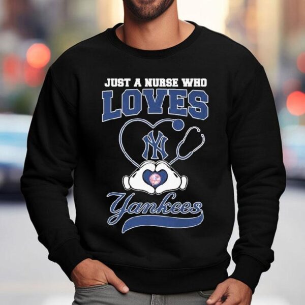 A Nurses Passion For The Yankees Heart Hands Tshirt