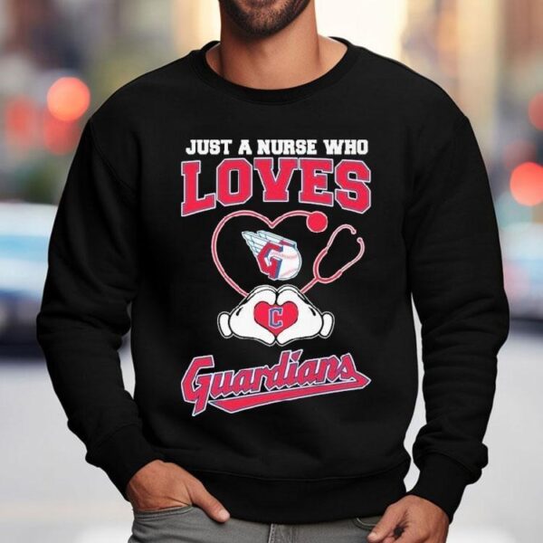 Cleveland Guardians superfan nurse shows team spirit with heart hands t-shirt