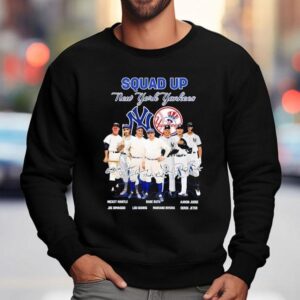 Show Your Team Pride With This Stylish Yankees Sweatshirt