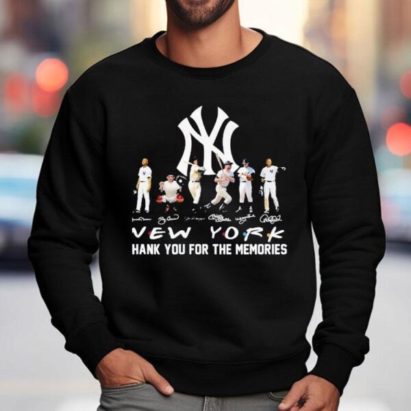 Yankees supporters cherish unforgettable moments with this t-shirt