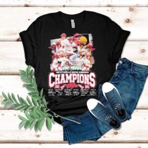 Arkansas Razorbacks Fayetteville Super Regional Champions 2025 Signatures Shirt
