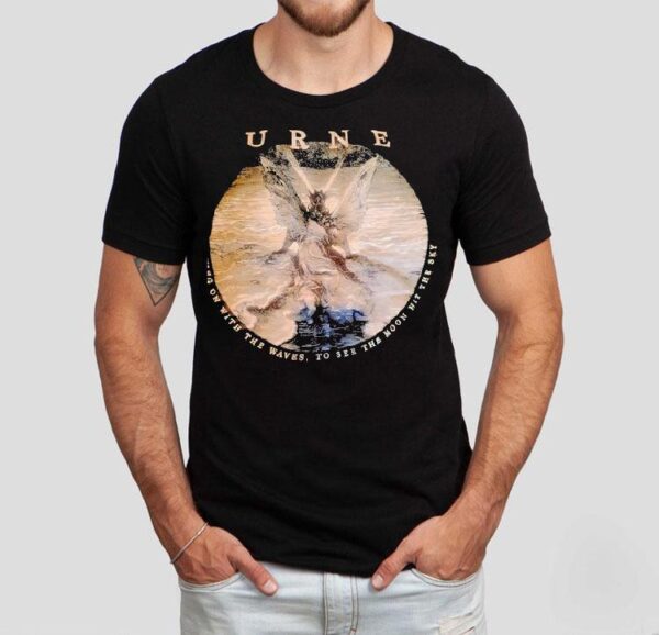 Urne Moving On With The Waves To See The Moon Hit The Sky Shirt