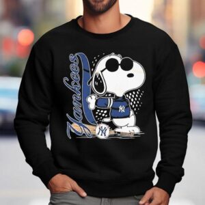 Snoopy The Peanuts Fan New York Yankees Sweatshirt