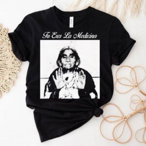 Top Tu Eres La Medicina Shirt