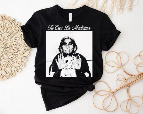 Top Tu Eres La Medicina Shirt
