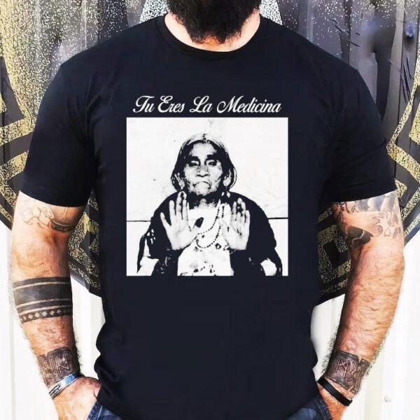 Top Tu Eres La Medicina Shirt